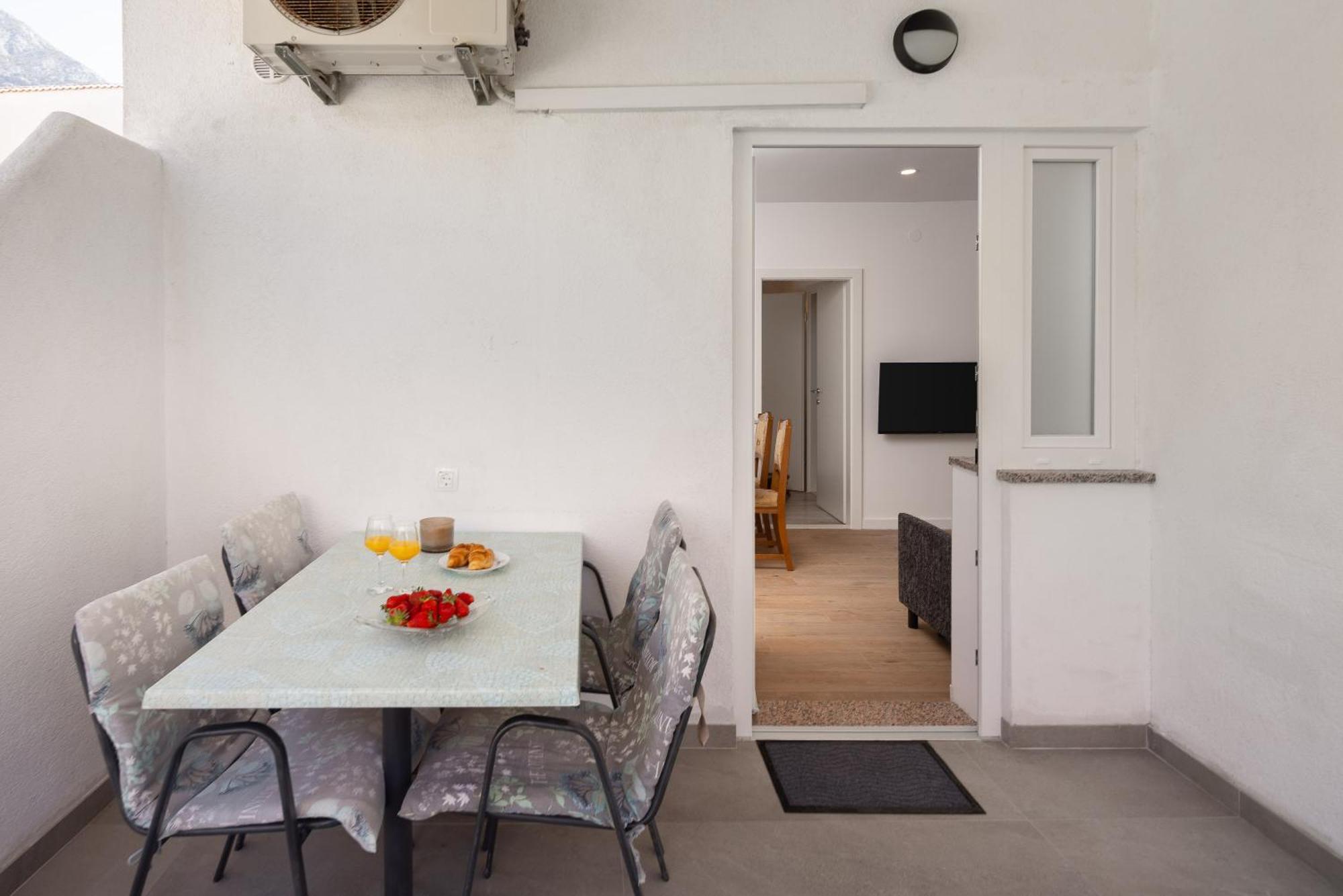 Apartments Paladin Makarska Exterior photo